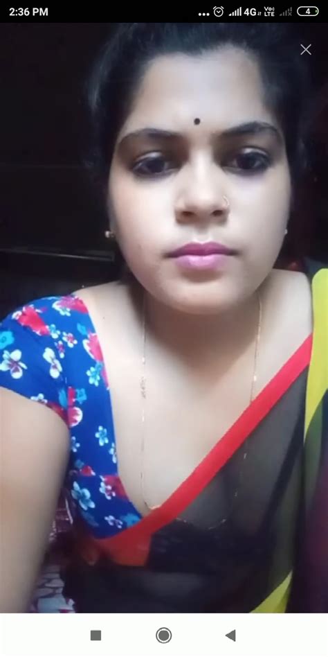 desi aunty cleavage|Desi Bhabhi Cleavage Porn Videos